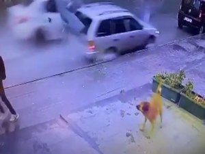Büyükçekmece’de Ehliyetsiz Sürücü Park Halindeki Araçlara Çarptı
