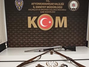 Silah Kaçakçılığı Yaptığı İddia Edilen Şahıs Tarihi Eserlerle Yakalandı