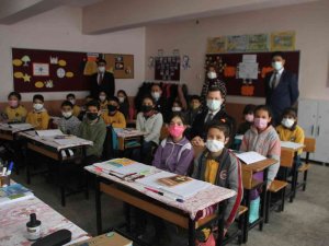 Malazgirt Kaymakamı Demirer’den Okul Ziyareti