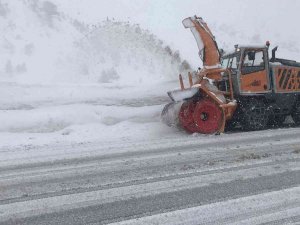 Antalya-konya Karayolunda Kar Kalınlığı 60 Santime Ulaştı