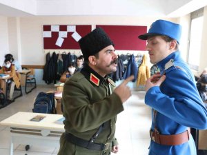 Çat Kapı Sınıflara Giren Tiyatrocular Kurtuluş Mücadelesini Anlattı