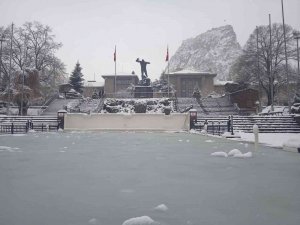 Afyonkarahisar’da Kar Yağışı Etkili Oldu
