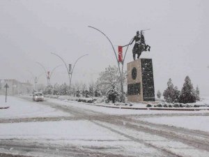 Karaman’da Yoğun Kar Yağışı Etkili Oluyor