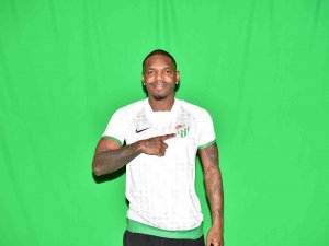 Bursaspor’da Thievy Bifouma’nın Lisansı Çıktı