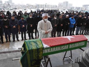 Kazada Hayatını Kaybeden Giresun Sanayi Ve Ticaret İ̇l Müdürü Tuncer Toprağa Verildi