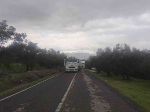 Yoldan Çıkan Tır Trafiği Kapattı