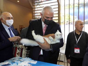 Bakan Ersoy, Emıtt’te Van Standını Ziyaret Etti