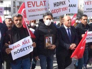 Hdp Önündeki Ailelerin Direnişine Bir Aile Daha Katıldı