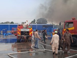Pakistan’da Ayakkabı Fabrikasında Yangın: 15 Yaralı