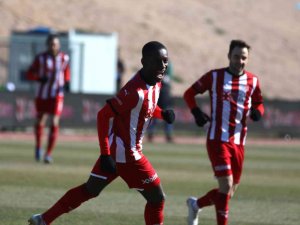 Max Gradel Hat-trick Yaptı!