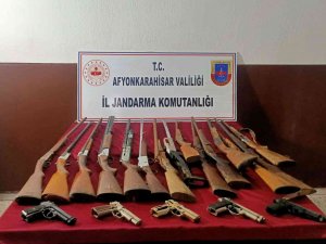 Çiftlik Evine Yapılan Baskında Cephaneliğe Yetecek Silah Ele Geçirildi