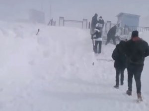 Uludağ’da Kar Fırtınası Karavanları Böyle Yuttu