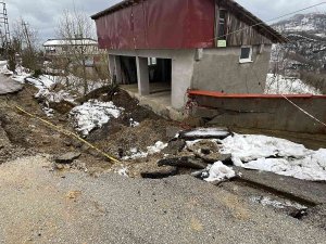 Düzce’de Heyelan Sebebiyle 3 Katlı Bina Hasar Gördü
