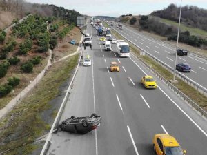 İ̇stanbul Havalimanı Yolunda İki Lüks Araç Kaza Yaptı: 1 Yaralı