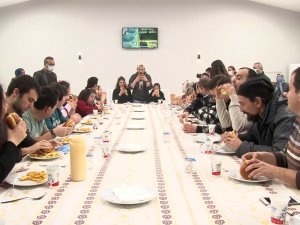 Masterchef Yarışmacısı Tahsin Küçük Down Sendromlu Gençlerle Hamburger Yaptı