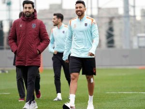 Başakşehir’de Pizzi Ve Trezeguet İlk Antrenmanlarına Çıktı
