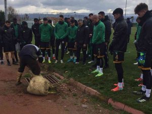 Kocaelispor’da Antrenman Öncesi Adak Adandı