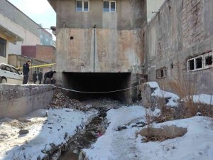 Ağrı’da Akıl Almaz Hırsızlık: Dere Yatağından Girip Altın Dolu Kasayı Çaldılar
