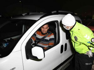 Aksaray-konya Karayolu Kar Yağışı Ve Tipi Nedeniyle Trafiğe Kapatıldı