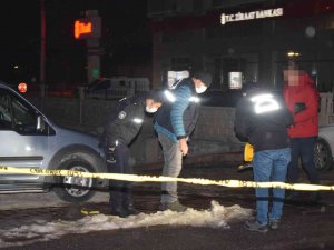 Evinin Önünde Silahlı Saldırıya Uğrayan İşadamı Yaralandı