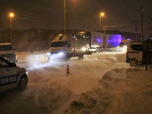 Konya’yı Çevre İllere Bağlayan Yollar, Tipi Nedeniyle Ulaşıma Kapatıldı