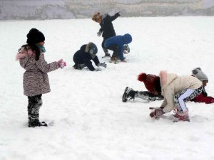 Bayburt’ta Kar Nedeniyle Eğitime Bir Gün Ara Verildi