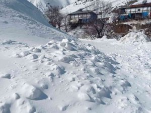 Kahramanmaraş’ta Köy Yoluna Çığ Düştü