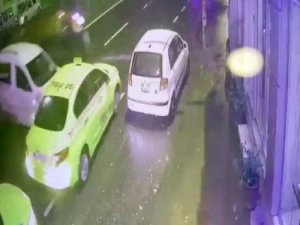 Kontrolsüz Şekilde Yola Çıkan Araca Çarpıp Takla Attı: O Anlar Kameraya Yansıdı