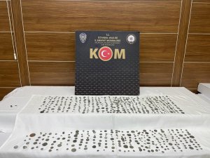 İ̇stanbul’da Tarihi Eser Operasyonu: Binlerce Sikke Ve Obje Ele Geçirildi