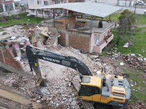 Başkan Özcan, Yeşil Mahalle’de İncelemelerde Bulundu