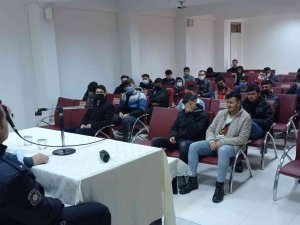 Gediz’de Öğrencilere Polislik Mesleği Tanıtıldı