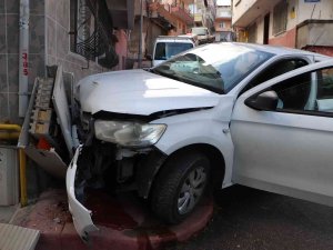 Polisten Kaçarken Kaza Yaptı: Sürücü Kaçtı Otomobilde Uyuşturucu Madde Bulundu