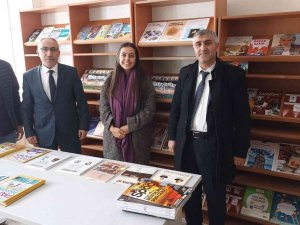 Siirt Valiliğinden Köy Okullarına Kitap Desteği