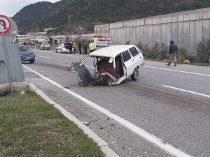 Mersin’de Feci Kaza: Otomobil İkiye Bölündü