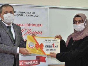 Sınavda Dereceye Giren Velilere Hediyeleri Verildi