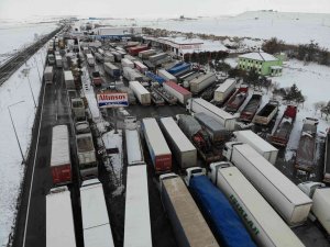 Aksaray’da Tır Ve Araçlarla Dolan Tesisler Havadan Görüntülendi