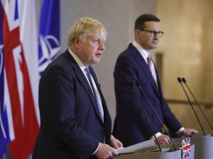 İ̇ngiltere Başbakanı Johnson: "İ̇ngiltere Bölgeye İstikrar Ve Güvenlik Getirmek İçin Polonya İle Omuz Omuza Duracak"