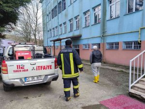 Yalova’daki İlkokulda Kimyasal Tepkime Sonucu Oluşan Duman Tahliye Edildi