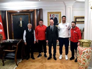İ̇çişleri Bakanı Soylu: “Milli Güreşçilerimiz Taha Akgül Ve Rıza Kayaalp İle Antrenör Abdullah Çakmak Misafirimiz”