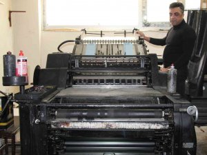 Yazılı Basın, Nostalji Olmamak İçin Sanal Medyaya Direniyor