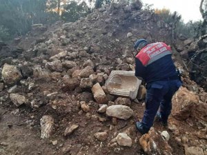 1’inci Derece Sit Alanında Kaçak Kazı Yapan 11 Şahıs Suçüstü Yakalandı