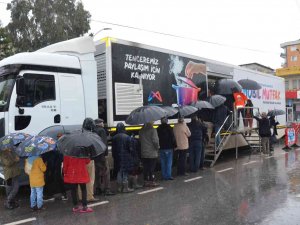 Yeniceliler, Büyükşehir Belediyesi Mobil Mutfak Tırından 3,5 Tl’ye 3 Çeşit Yemek Yedi
