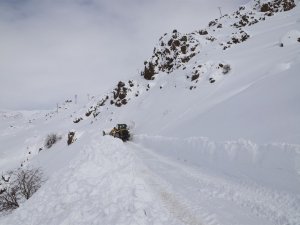 Tunceli’de Kapalı Bulunan 31 Köy Yolunu Ulaşıma Açma Çalışmaları Sürüyor