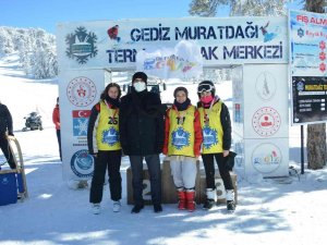 Gediz Muratdağı Termal Kayak Merkezi’nde Kayak Ve Kızak Yarışmaları
