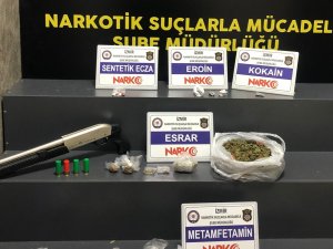 İ̇zmir Polisinden Torbacılara Eş Zamanlı Operasyon: 2 Gözaltı