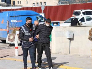 Yabancı Uyruklu Şahsı Darp Edip Cep Telefonlarını Çalmıştı, 11 Suç Kaydının Olduğu Ortaya Çıktı