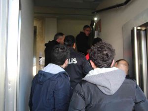 Boşanma Aşamasındaki Eşini Tüfekle Rehin Aldı