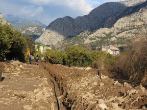 Kemer Kuzdere’de İçme Suyu Hattı Çalışması