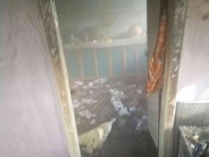 Çatıda Çıkan Yangın Evi Kullanılamaz Hale Getirdi