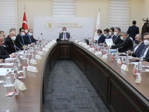 Bakan Dönmez, 21 Elektrik Dağıtım Bölgesinin Yöneticileri İle Bir Araya Geldi